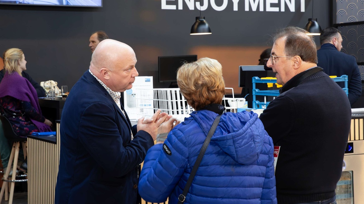 Yannick met bezoekers in gesprek Yannick Dedoyard op Horeca Expo